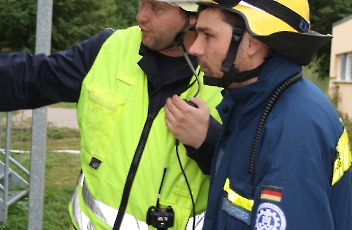 Einblick in die „Brandbekämpfung mit Menschenrettung“ –  THW Minden zu Gast bei der Freiwilligen Feuerwehr Porta Westfalica
